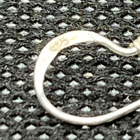 Vintage tear-shaped sterling silver dangling earrings, Intricate design earrings - Picture 4 of 4